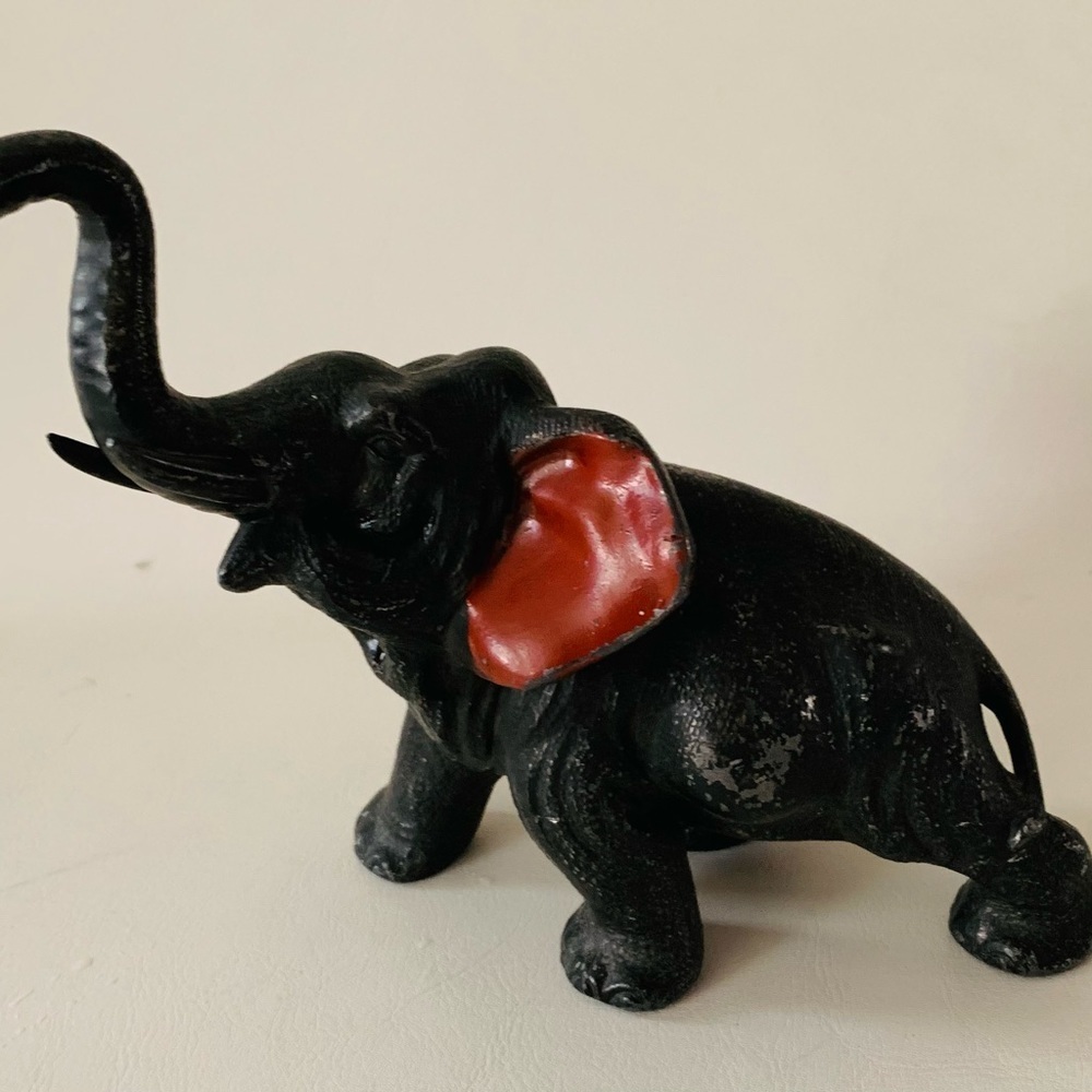Metal elephant figurine